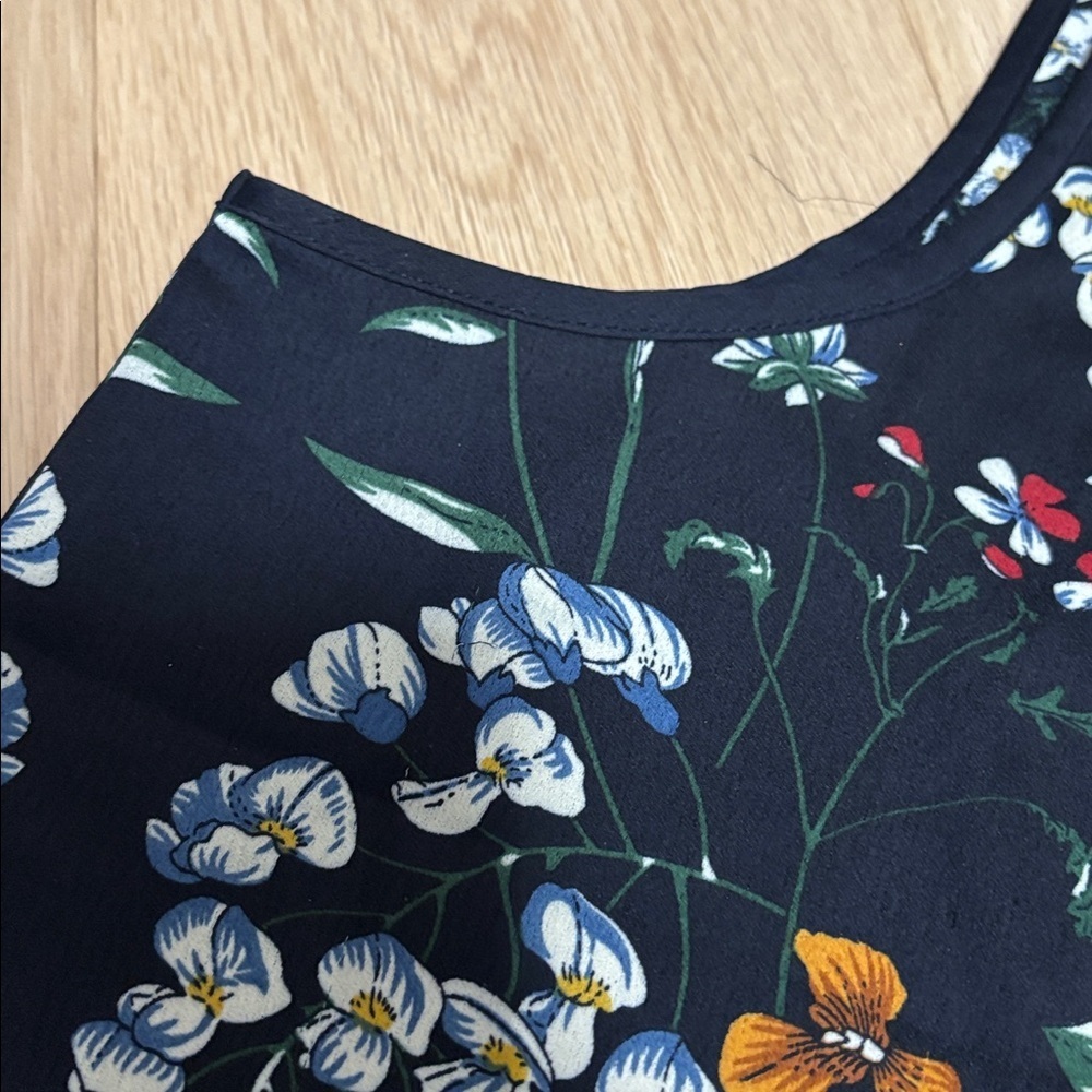 037 MARIO SERRANI (XXL) Floral Sleeveless Blouse Italy Navy Key Hole Back Hi-Lo - Picture 10 of 15